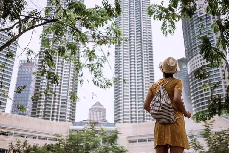 Kuala Lumpur: Petronas Twin Towers & KLCC Park Photoshoot Proposal: 50 photos | 60 mins