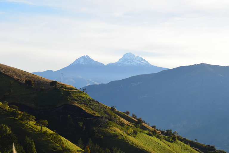 5-Day Quilotoa Loop Trek with Meals & Guide 6-Day Quilotoa Loop Trekking + Tangan Columns and waterfall