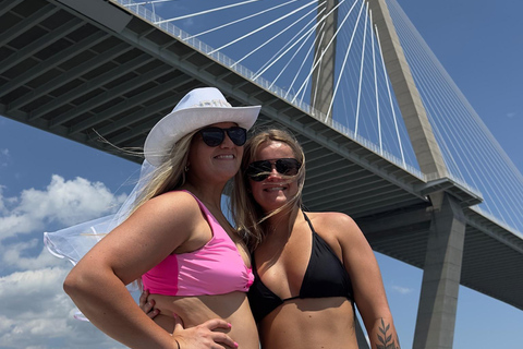 Charleston: Noleggio barca privata; Capitano e accompagnatore; Fino a 22 personeBarca privata con capitano: 3 ore da 15 a 18 passeggeri