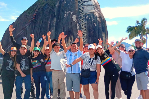 Tour PREMIUM a Guatapé, BARCA di LUSSO e TRASPORTO GRATUITO da MedellínTour PREMIUM a Guatapé, barca di LUSSO e trasporto GRATUITO da Medellín