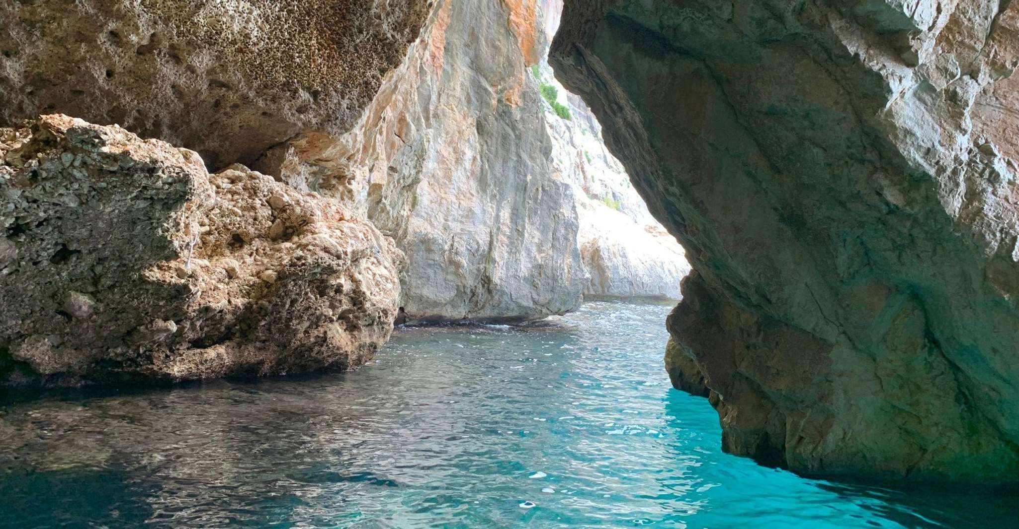 From Arbatax, Rubber dinghy trip in the Gulf of Orosei - Housity