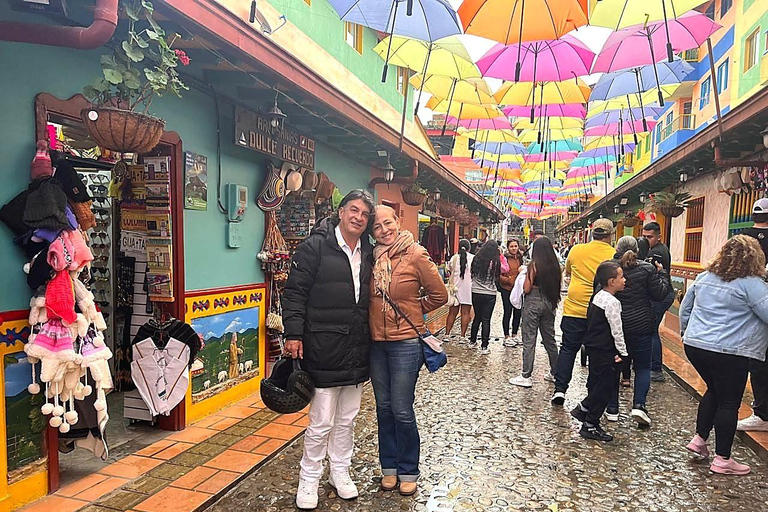 Guatapé: Boat Tour, Peñol Rock & Colorful Town with Meals