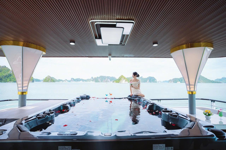 Au départ de Hanoi : excursion d&#039;une journée dans la baie d&#039;Halong avec croisière 5 étoiles