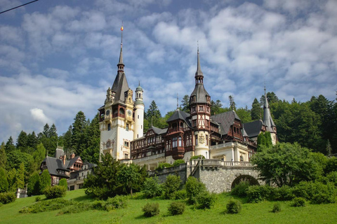 Bucharest: Transylvania Castles Tour with Dinner