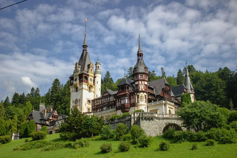 Bucharest: Transylvania Castles Tour with Dinner