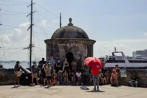 Visita partilhada a Cartagena Antiga e Getsemani com sistema sem fios