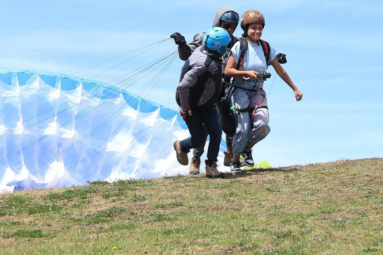 Bogota: Paragliding activity in guatavita with transfers Bogota: Paragliding transfers