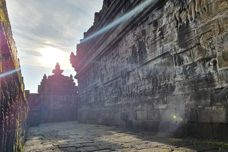 Yogyakarta: escursione di 2 giorni alla grotta di Jomblang, Borobudur e Prambanan2 giorni di tour della grotta di Yogyakarta Borobudur Prambanan Jomblang