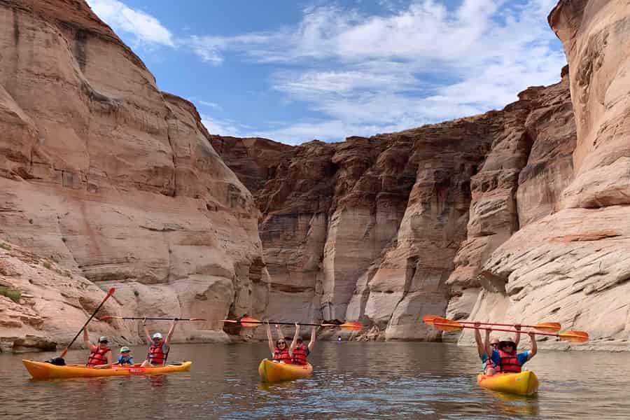 Antelope Canyon Lake Powell: Geführte Kajak- und Wandertour. Foto: GetYourGuide