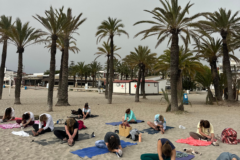 Alicante: PRIVATE Beach Yoga Class at Playa del Postiguet Alicante: Private Yoga Class at Playa del Postiguet