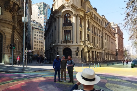 Santiago : visite pour adultes – histoire, culture, politiqueSantiago : Visite guidée pour adultes – Histoire, culture, politique