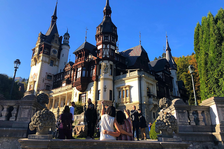 Brasov : châteaux de Peles et de Bran + excursion à l&#039;Académie Nevermore