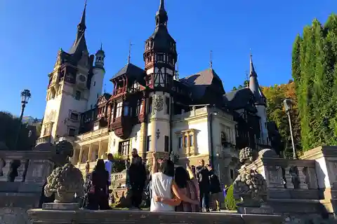 Brasov: Peles- og Bran-slottene + dagsudflugt til Nevermore Academy