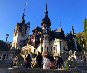 Brasov: Castelos de Peles e Bran + viagem de 1 dia à Academia Nevermore
