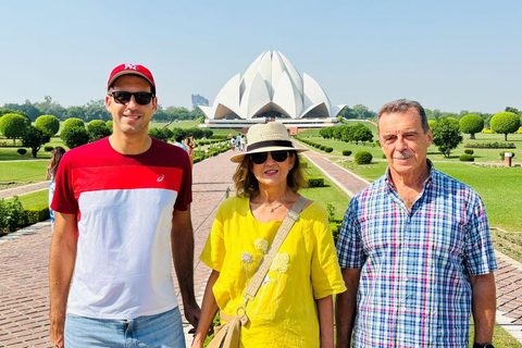 Delhi: Guided Shopping Tour Experience with Female Expert Exclusive Full-Day Shopping Tour with Female Expert Guide