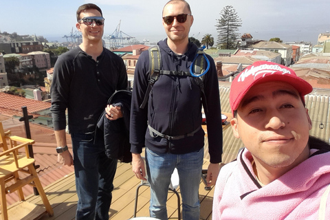 Valparaíso: LGBTour con corsa in funicolareValparaíso: tour LGBT con funicolare