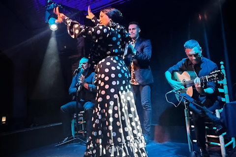 Barcelona: Exclusive Flamenco Show at El Paraigua with Drink Barcelona: Intimate Flamenco Show with Drink Only Special