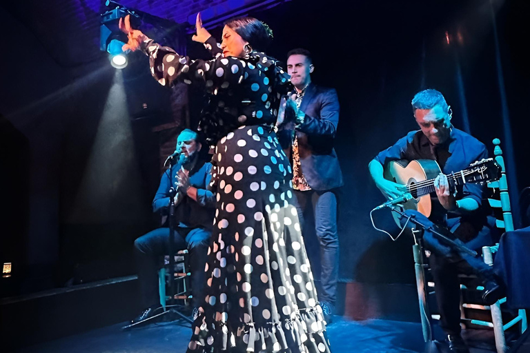 Barcelona: Exclusive Flamenco Show at El Paraigua with Drink Barcelona: Intimate Flamenco Show with Drink Only Special