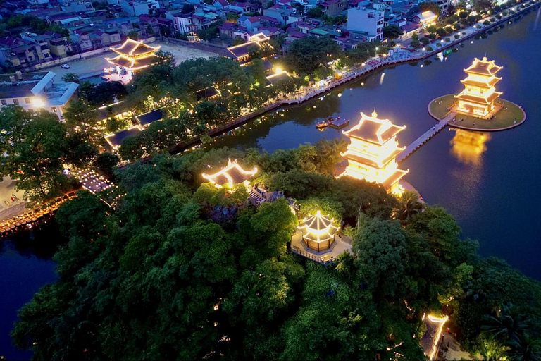 نينه بينه: غروب الشمس من كهف موا ومشي هوا لو ليلاًسيارة جيب قديمة للجيش الأمريكي