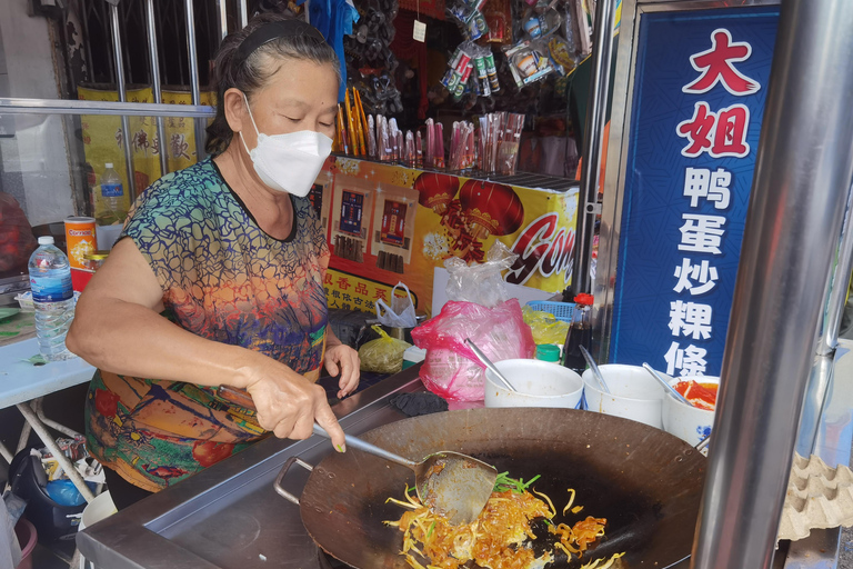 Penang Guided Day Tour with Georgetown, Batik & Beach Sunset