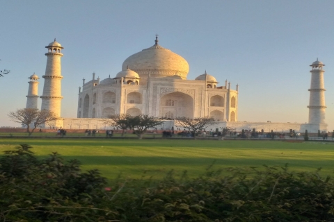 Taj Mahal Sunrise Tour ze śniadaniem w restauracji na dachuSamochód+przewodnik+bilety do zabytków+śniadanie