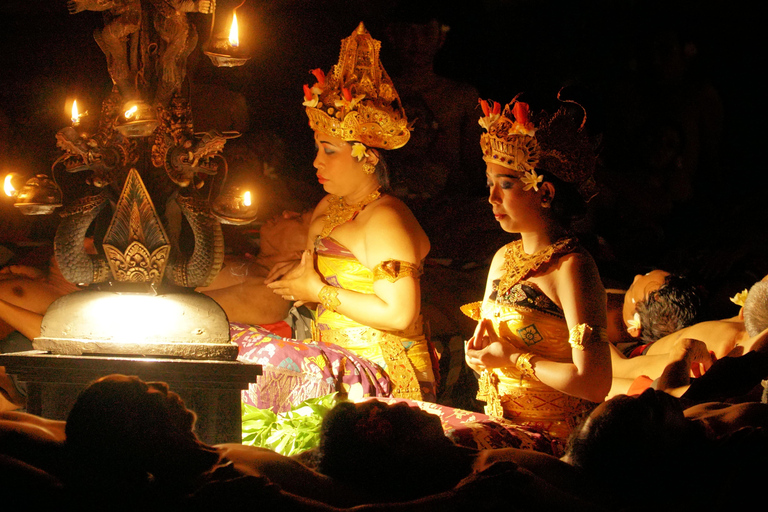 Bali: Ubud Kecak und Feuertanz Show TicketsKecak-Feuertanz (Samstag) im Desa lan Puseh-Tempel