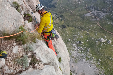 تسلق طويل في بينيون دي إيفاشتسلق طريق طويل في بينيون دي إيفاش