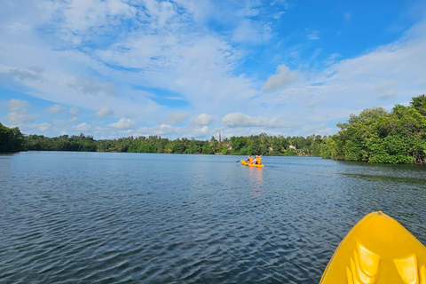 Hikkaduwa: Rathgama Lagoon Kayaking and Fish Therapy Tour
