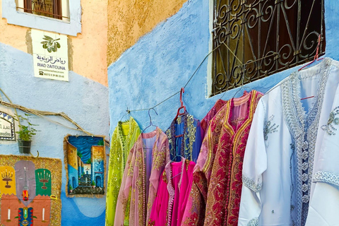 Au départ de Fès : Chefchaouen Excursion d&#039;une journée avec chauffeur pour un groupe de 8 personnes