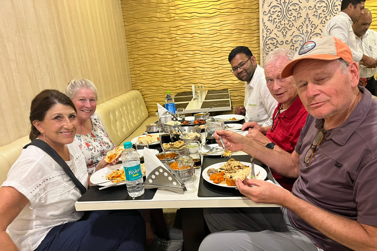 From Delhi: Taj Mahal Day Tour with 5 Star Hotel Lunch From Delhi: Tour with Driver, Guide, Entry Tickets & 5* Meal