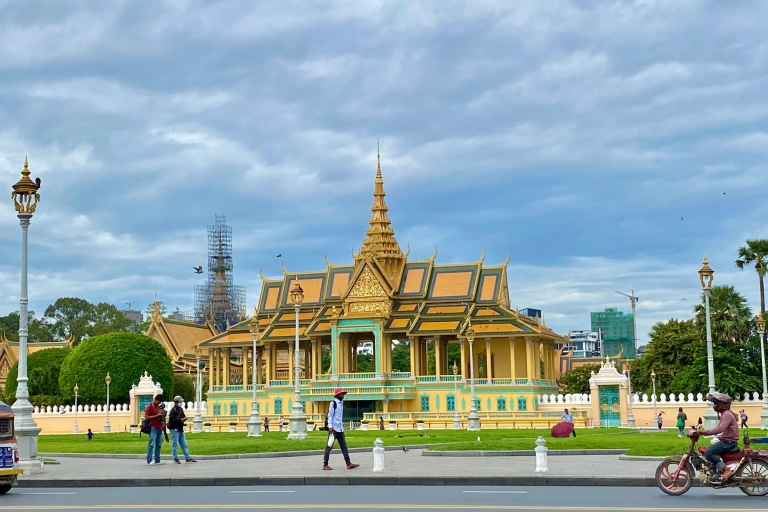 Top 10 attractions in Phnom Penh, Cambodia Killing fields and Tuolsleng Genocidal Museum
