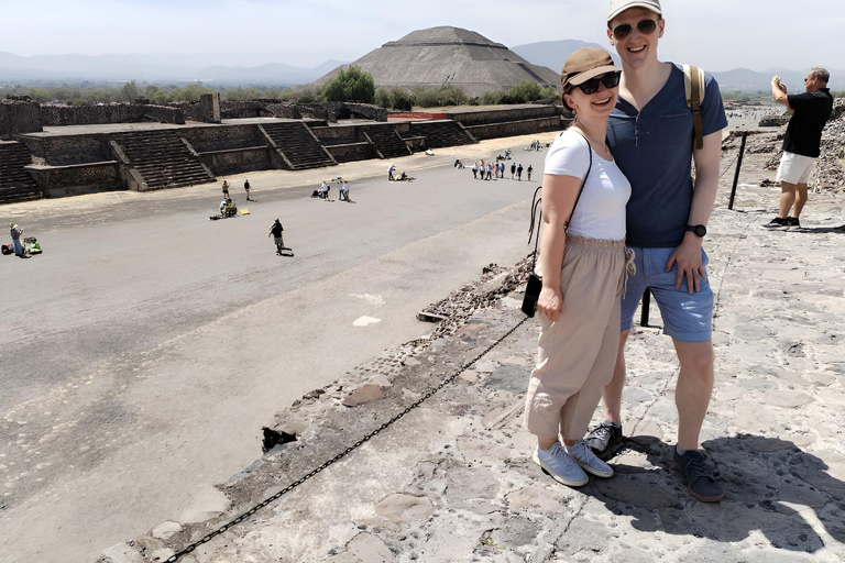 PRIVATE TOUR DURCH TEOTIHUACAN MIT BASILLICA + TRANSPORT