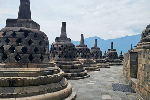 Yogyakarta; Alba/ Salita al Borobudur e Tempio di PrambananAlba a Borobudur, salita in cima e tour del tempio di Prambanan
