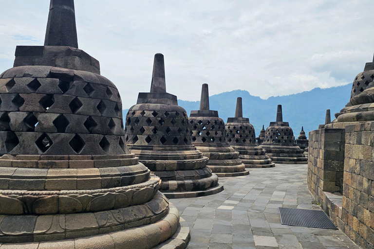 Yogyakarta; Alba/ Salita al Borobudur e Tempio di PrambananAlba a Borobudur, salita in cima e tour del tempio di Prambanan
