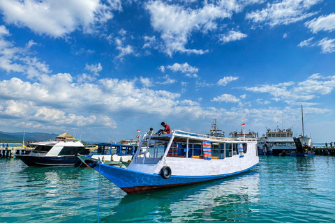 Labuan Bajo: Komodo Tour by Speedboat & Wooden Boat