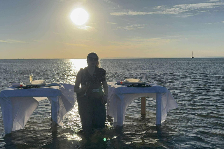 Moreton Bay: Oyster Farm Tour, Boat, Shucking & Tasting