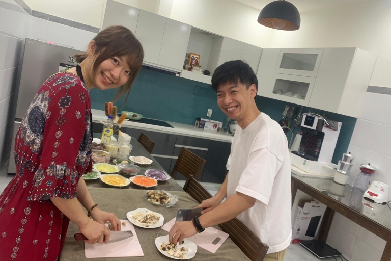 Da Nang : Cours de cuisine pour le déjeuner/dîner avec une fille locale