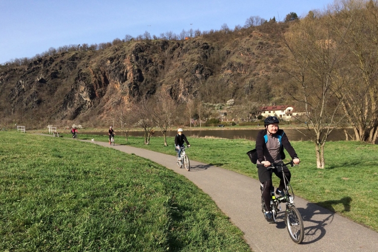 Praga: tour en bicicleta de 3 horas por el río y el parque hasta el castillo de Troja