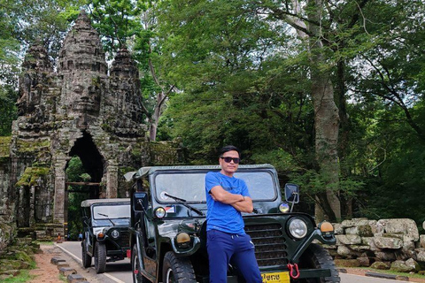 Angkor Wat: Sunrise Jeep Tour with Handicraft Center Visit