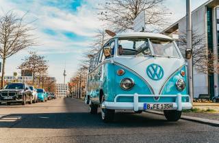 Berlin: Entdecke die Highlights der Stadt im klassischen VW T1 Samba Bus