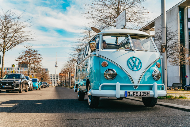 Berlino: Tour panoramico in autobus classico Volkswagen T1 Samba