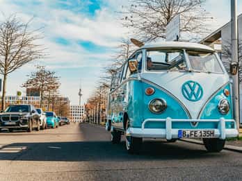 Berlin: Sightseeingtour im klassischen Volkswagen T1 Samba Bus