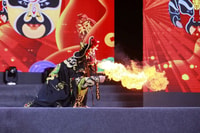 Sichuan opera show at JinJiang theater - Housity