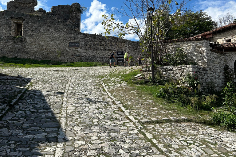 Von der Küste zu den Bergen: Albaniens Sieben-Städte-Tour