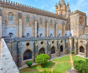 Lisbon: Évora, Vila Viçosa, & Estremoz Guided Tour