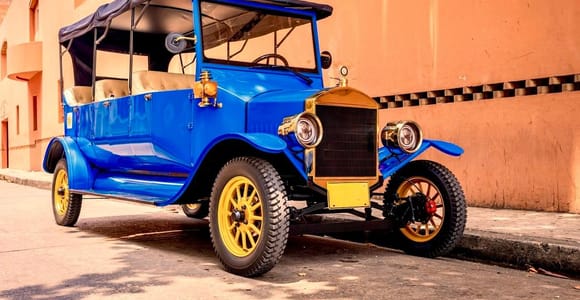 Rome: Vintage Car Tour with Aperitivo & Hidden Gems