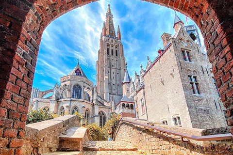 Bruges: Backstage Pass City Tour with Chocolate & Waffles