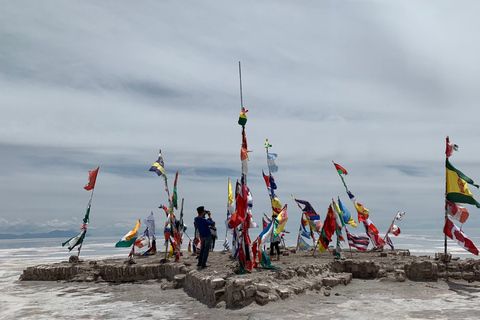 SALAR DE UYUNI Y VOLCÁN TUNUPA: EXPEDICIÓN DE 2 DÍAS/1 NOCHE