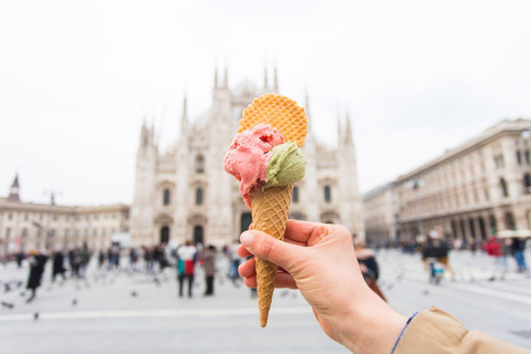 Milán: Grupo reducido - Castillo, degustación de helado y azotea del DuomoMilán: Tour en grupo reducido del Castillo y la Azotea del Duomo con Gelato