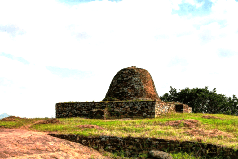 Colombo: Yapahuwa Rock Fortress and Kurunegala Day Trip